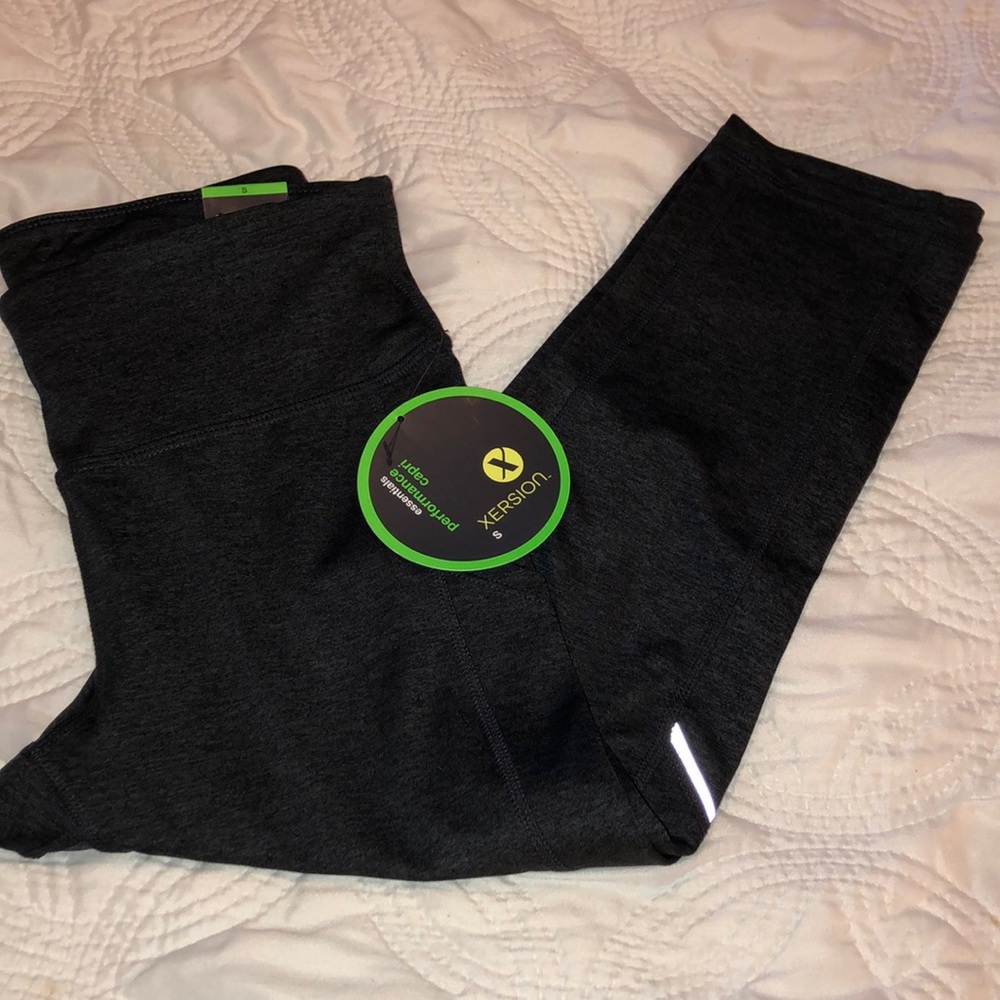 Xersion fitted cropped workout pants size S NWT